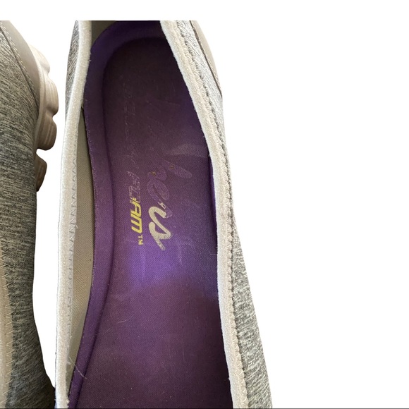 Sketchers memory foam slip on shoes - Picture 2 of 8